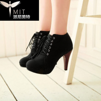 派尼美特絨面系帶粗跟馬丁靴 秋冬大碼女性的時(shí)尚與舒適之選